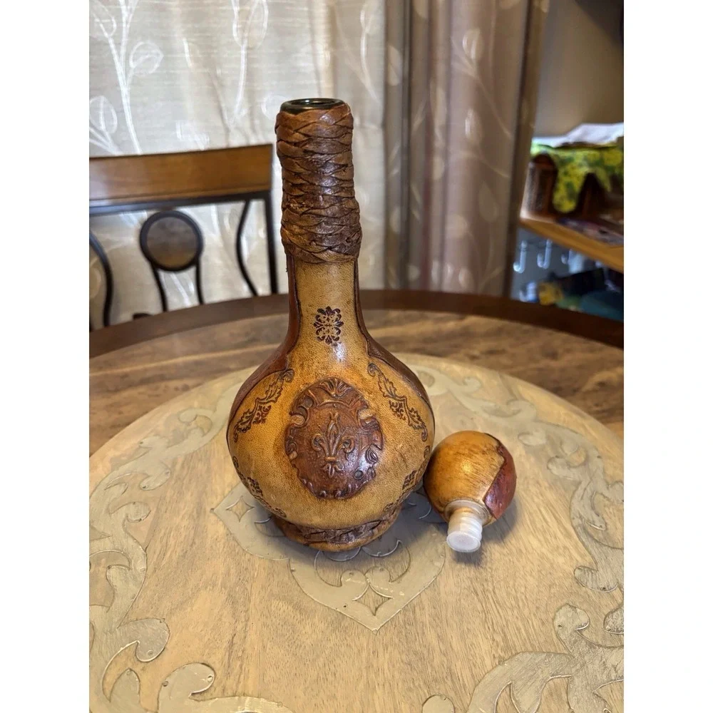 RARE‎ Size Sherry  Aperitif LEATHER BOTTLE Decanter Rampant LION BARWARE